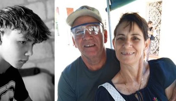 Jonathan Muir Burgos (à esquerda), pastor Elier Muir Ávila e sua esposa Minervina Burgos López...