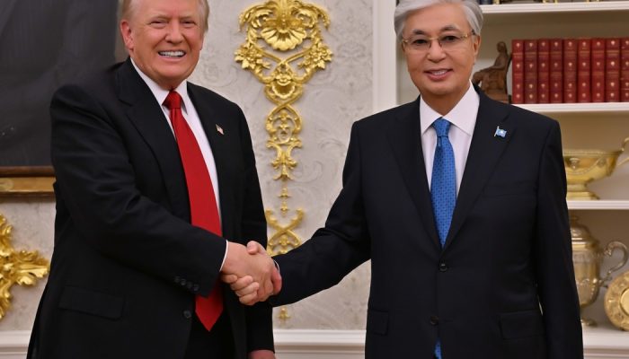 Presidente do Cazaquistão com Trump na Casa Branca. (Foto: Press Office of the President of Kaza...