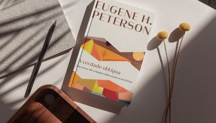 Livro A verdade oblíqua (Foto: Montagem/Folha Gospel/Canva Pro)