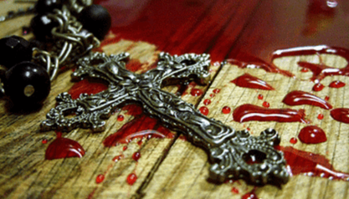 Crucifixo no chÃ£o com sangue (Foto: ReproduÃ§Ã£o/Flickr)