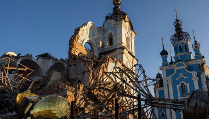 Igreja destruÃ­da pelas forÃ§as russas na UcrÃ¢nia (Foto: ReproduÃ§Ã£o/ICC)