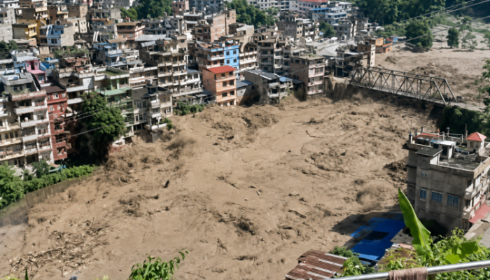 Enchentes repentinas no Nepal e no Tibete, mataram centenas de pessoas e deixaram muitas outras d...