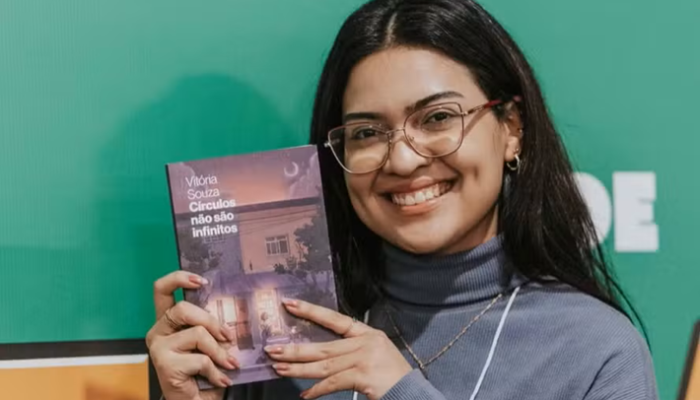 VitÃ³ria Souza e o romance âCÃ­rculos nÃ£o sÃ£o Infinitosâ (Foto: ReproduÃ§Ã...