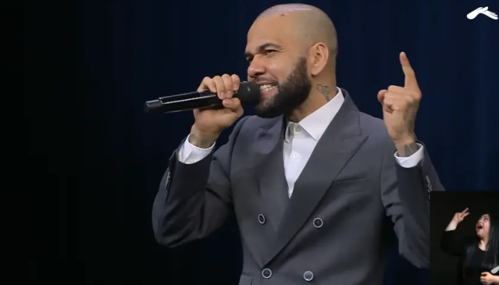 Daniel Alves. (Foto: Reprodução/YouTube/Casa De Dios)