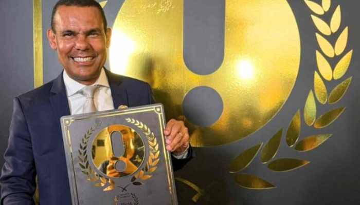 Rodrigo Silva recebe prêmio Ibest 2026 em evento de premiação. (Foto: Reprodução)