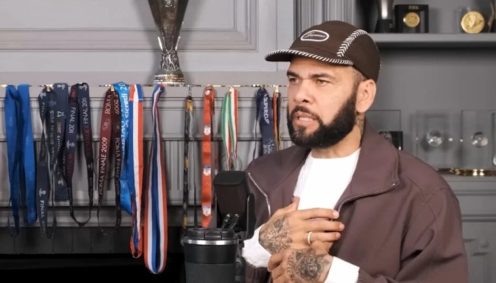 Daniel Alves durante entrevista no podcast de Marcos Brunet (Foto: Reprodução)