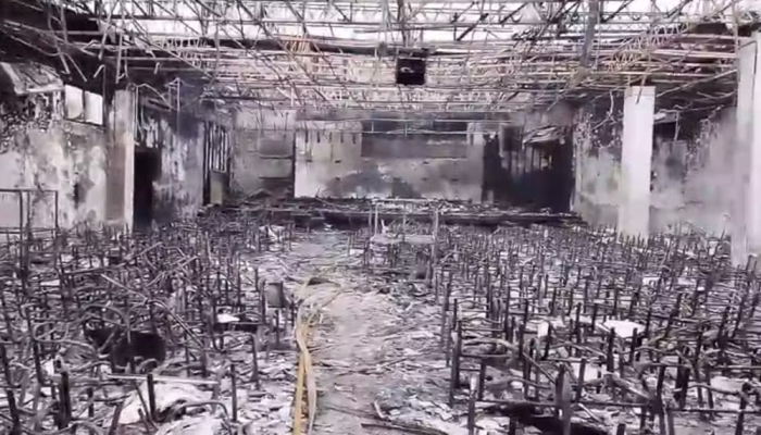 Igreja ADVEC Recife, na Caxangá, destruída pelo fogo. (Foto: Reprodução)